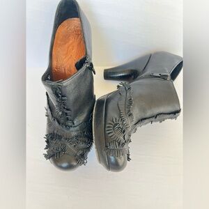 Chie Mihara Leather Chunky Fringe Heel Side Zipper Shoes